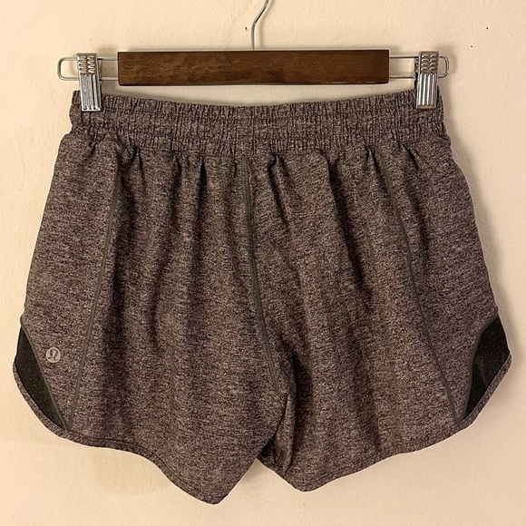 Lululemon Hotty Hot Short II *Long 4" Size 6 Tall - Picture 3 of 7